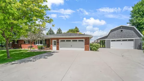 400 Maple Dr, Appleton, WI 54913