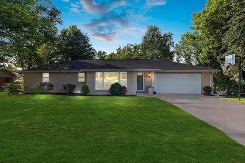 336 Queens Ct, Green Bay, WI 54313