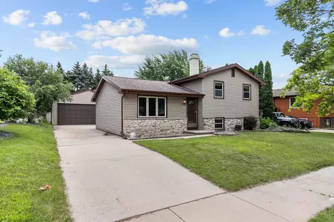 2035 Allerton Dr, Oshkosh, WI 54904