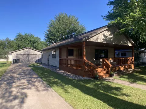 1027 S Lutz St, Shawano, WI 54166