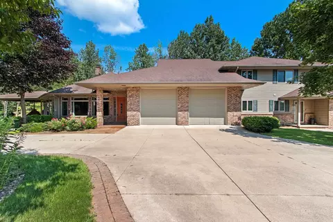 1703 Gateway Pl, Neenah, WI 54956