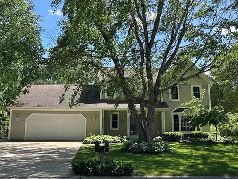2617 Indian Hill Dr, Green Bay, WI 54313