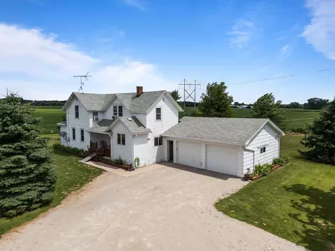 7792 Steeple Hill Dr, Larsen, WI 54947