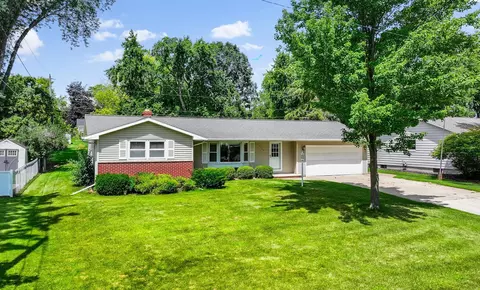 3746 Fernwood Ave, Green Bay, WI 54301
