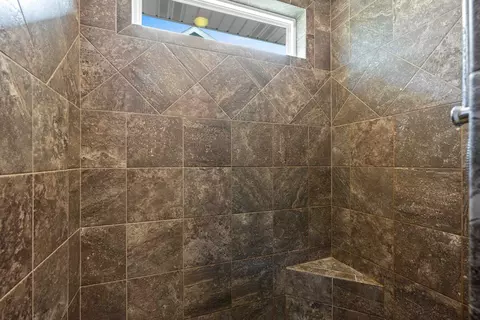 Bath - 4869 N Thistle Ln, Appleton, WI 54913 photo 4 of 8