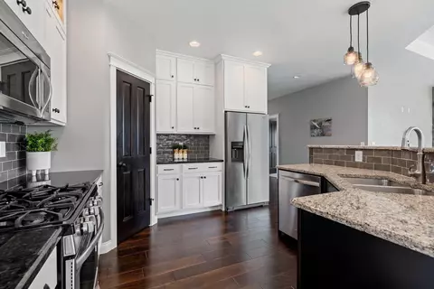 Kitchen - 4869 N Thistle Ln, Appleton, WI 54913 photo 4 of 6