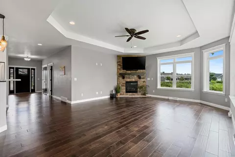 Living - 4869 N Thistle Ln, Appleton, WI 54913 photo 6 of 7