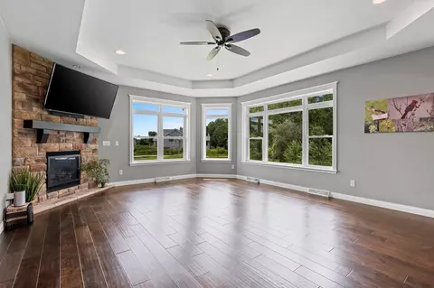 Living - 4869 N Thistle Ln, Appleton, WI 54913 photo 5 of 7