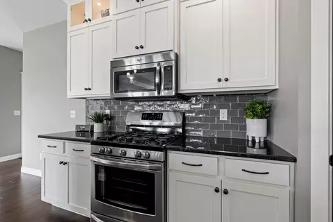 Kitchen - 4869 N Thistle Ln, Appleton, WI 54913 photo 3 of 6