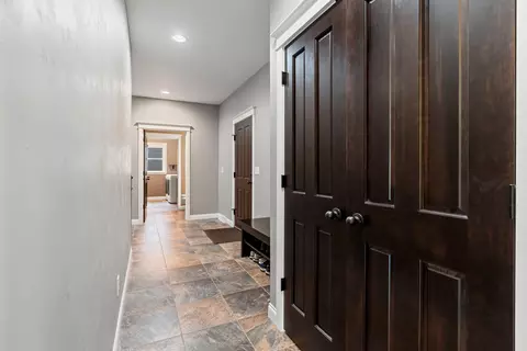 Entry Way - 4869 N Thistle Ln, Appleton, WI 54913 photo 3 of 6
