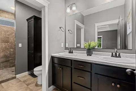 Bath - 4869 N Thistle Ln, Appleton, WI 54913 photo 2 of 8