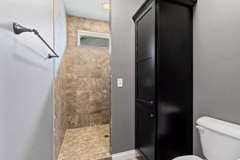 Bath - 4869 N Thistle Ln, Appleton, WI 54913 photo 3 of 8
