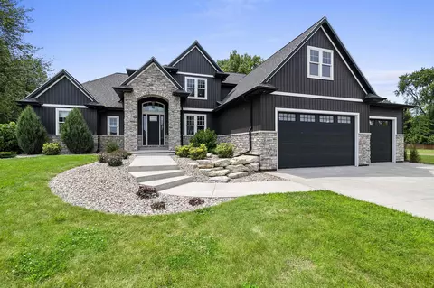 3695 N Lakeview Dr, Suamico, WI 54173