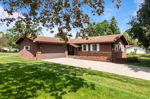 619 Woodside Dr, Seymour, WI 54165