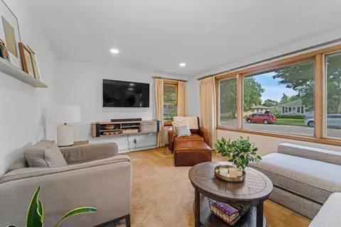 Living - 1310 E Pershing St, Appleton, WI 54911 photo 2 of 4