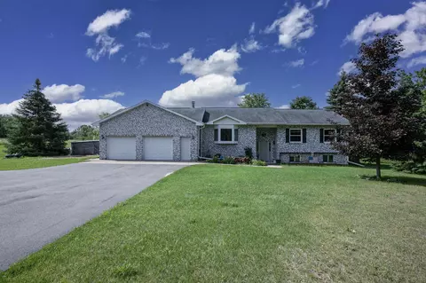 e1923 Crystal Lake Road, Waupaca, WI 54981