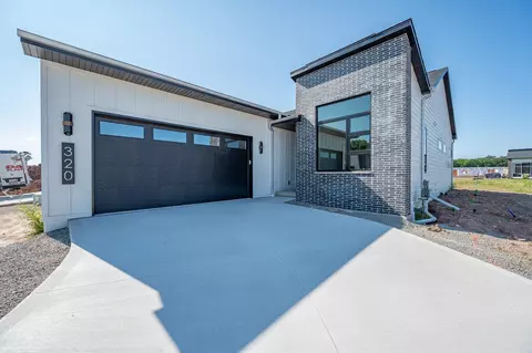 320 Aldon Cir, Green Bay, WI 54304