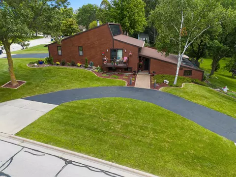 1597 Carnation Dr, Green Bay, WI 54311