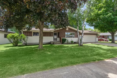 1423 Daggett St, Marinette, WI 54143