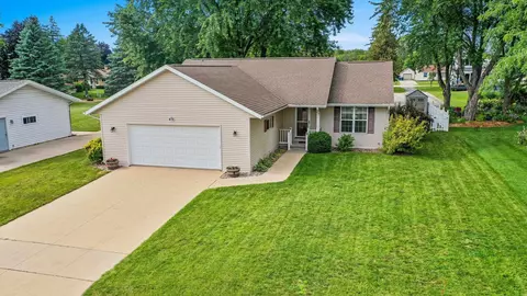 419 Nancy Ln, Pulaski, WI 54162