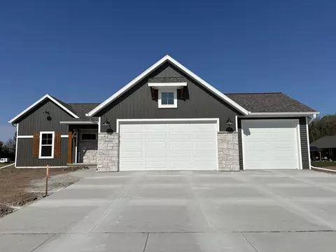 W5820 Edgewood Drive, Menasha, WI 54952