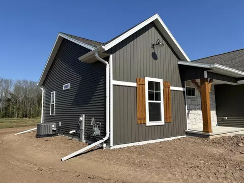 W5820 Edgewood Drive, Menasha, WI 54952 photo 4