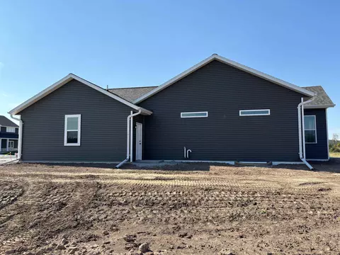 W5820 Edgewood Drive, Menasha, WI 54952 photo 2