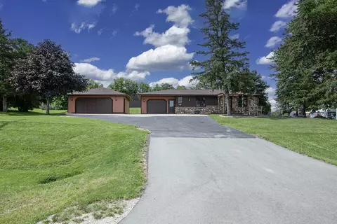 w8273 Dugout Lane, Hortonville, WI 54944
