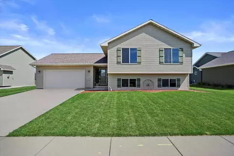 1941 Justin Dr, Omro, WI 54963