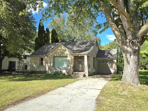 107 W Park St, Bonduel, WI 54107