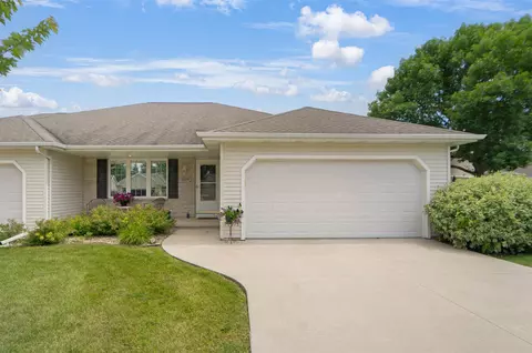 1809 Hardwoods Ct, De Pere, WI 54115