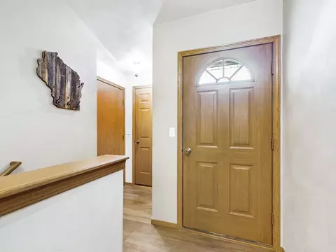 2813 S Schaefer Cir, Appleton, WI 54915 photo 2