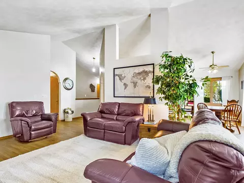 2813 S Schaefer Cir, Appleton, WI 54915 photo 9