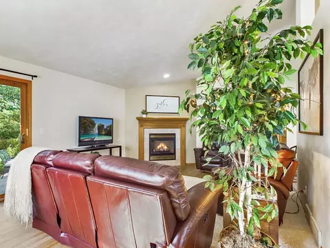 2813 S Schaefer Cir, Appleton, WI 54915 photo 8
