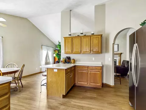 2813 S Schaefer Cir, Appleton, WI 54915 photo 5