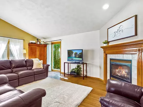 2813 S Schaefer Cir, Appleton, WI 54915 photo 10