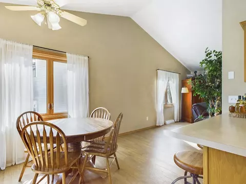 2813 S Schaefer Cir, Appleton, WI 54915 photo 6