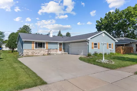 2215 N Meade Pl, Appleton, WI 54911