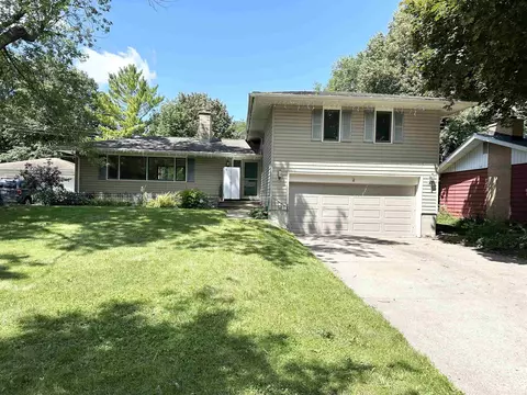 1703 Doemel St, Oshkosh, WI 54901