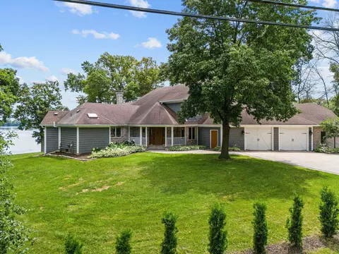 1031 N Lake St, Neenah, WI 54956