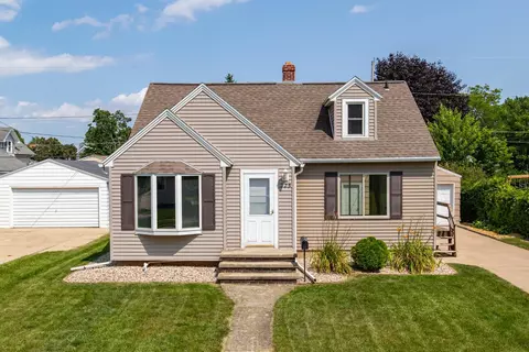 225 S James St, Kimberly, WI 54136