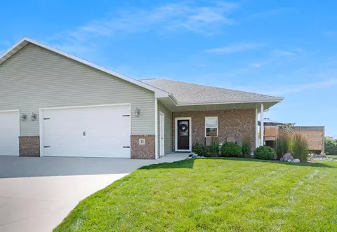 320 Evergreen Dr # D, Kaukauna, WI 54130