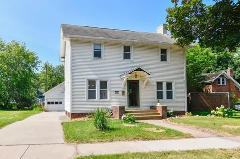 815 Division St, Green Bay, WI 54303