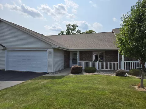 2550 Havenwood Dr #B, Oshkosh, WI 54904
