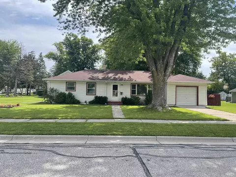 832 Hunt Ave, Neenah, WI 54956