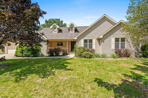1460 Limerick Ct, Green Bay, WI 54313