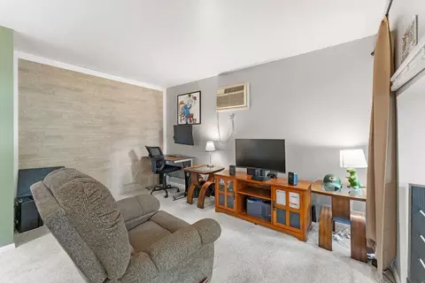 Living - 202 Royal Ct #6, Appleton, WI 54915 photo 5 of 5