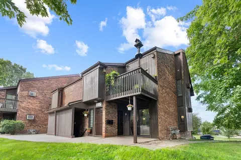 202 Royal Ct #6, Appleton, WI 54915
