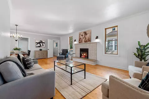 Living - 909 W Lawrence St, Appleton, WI 54914 photo 3 of 3