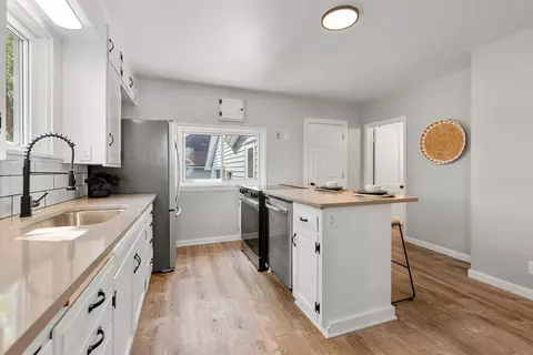Kitchen - 909 W Lawrence St, Appleton, WI 54914 photo 3 of 5
